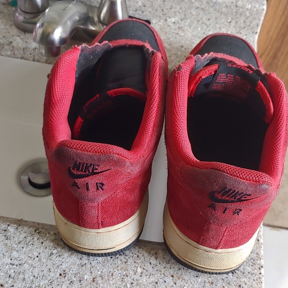Red and black AF1 - Picture 2 of 4